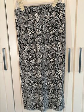 Amour Vert Bl & Wh Floral Midi Skirt small tropical vacay boho heritage fall